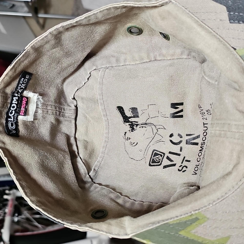 Volcom Vintage Camouflage Cap with Green Tan And Black Size Large - Picture 5 of 5